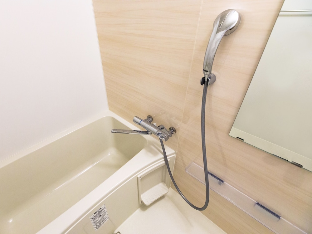 スタンダード ダブルルーム 禁煙 バスルーム1 | ミスター金城 イン ぐすく