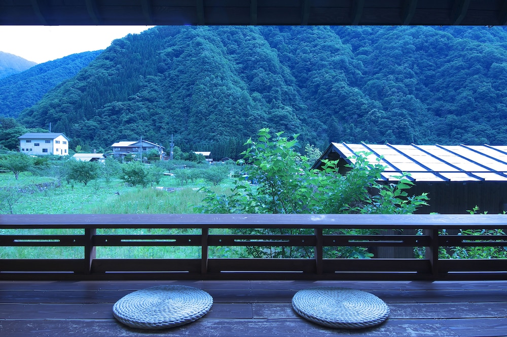 和室 8畳と囲炉裏の間 部屋からの景観0 | 郷夢の宿 山ぼうし