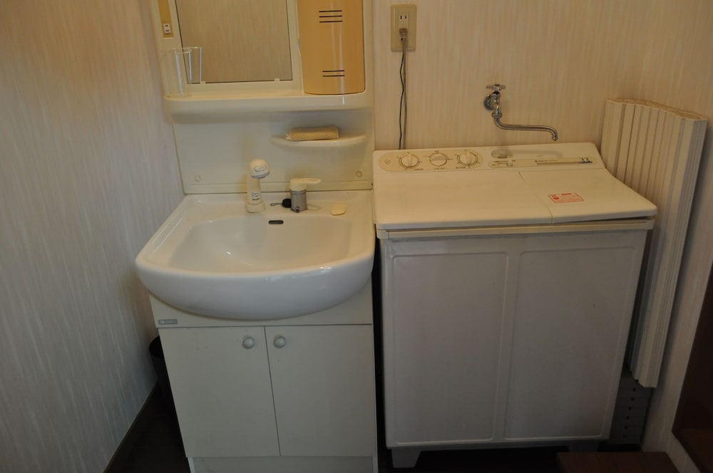 和室8畳 バスルームのシンク0 | 古民家 AOI IE