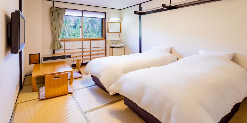 禁煙 和室10畳 (バス・トイレ共同) | 志賀高原 癒しの宿幸の湯