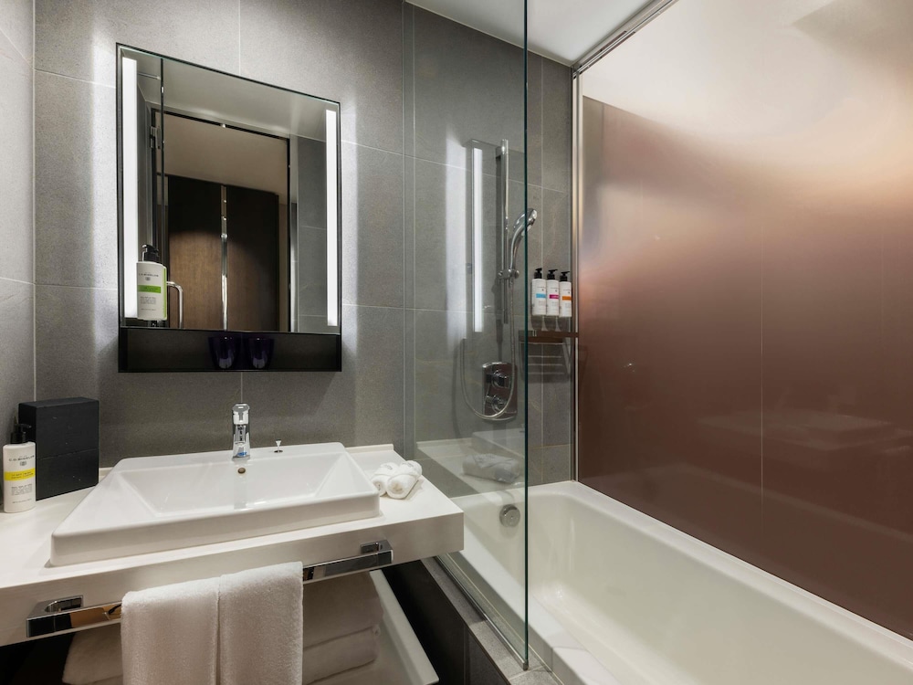 デラックス ルーム キングベッド 1 台 客室5 | プルマン東京田町