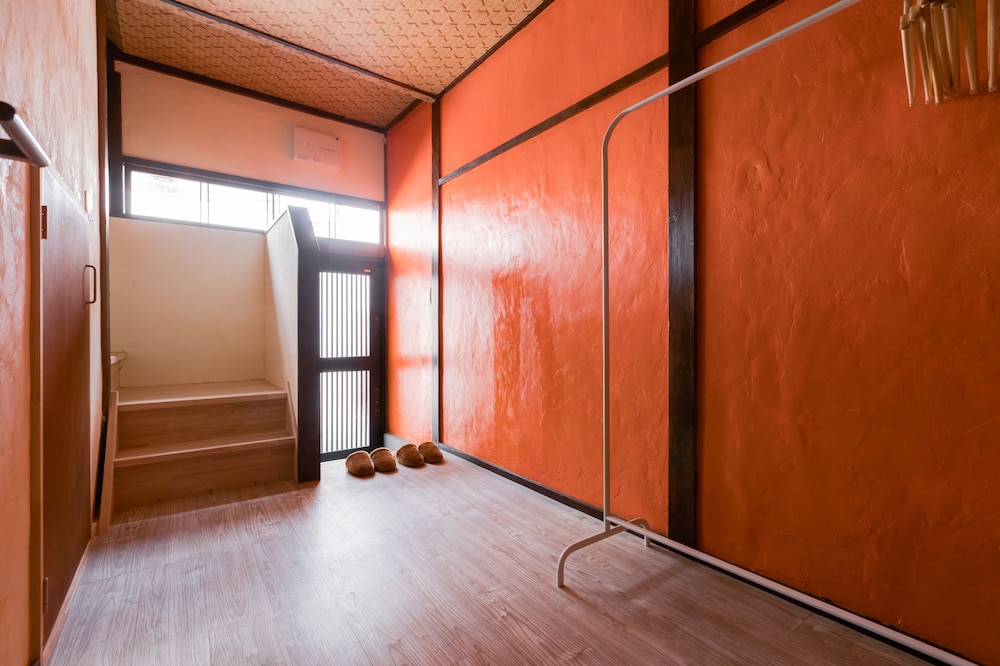 内部エントランス1 | 橙(Dai-Dai)Aquarium & USJ Guest house 内部エントランス1 | 橙(Dai-Dai)Aquarium & USJ Guest house