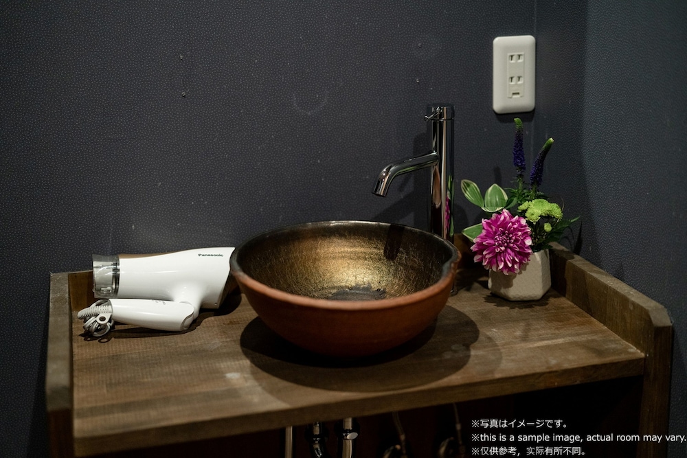 一棟貸し バスルームのシンク0 | Stay SAKURA Kyoto 東寺町屋