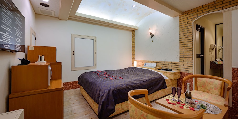 ダブルルーム バスタブ付き (アーリーチェックアウト11時) 禁煙 客室4 | ホテルメトロ- 大人限定