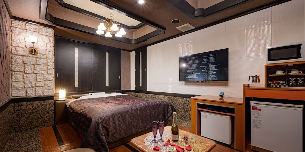 ダブルルーム バスタブ付き (アーリーチェックアウト11時) 喫煙可 客室7 | ホテルメトロ- 大人限定