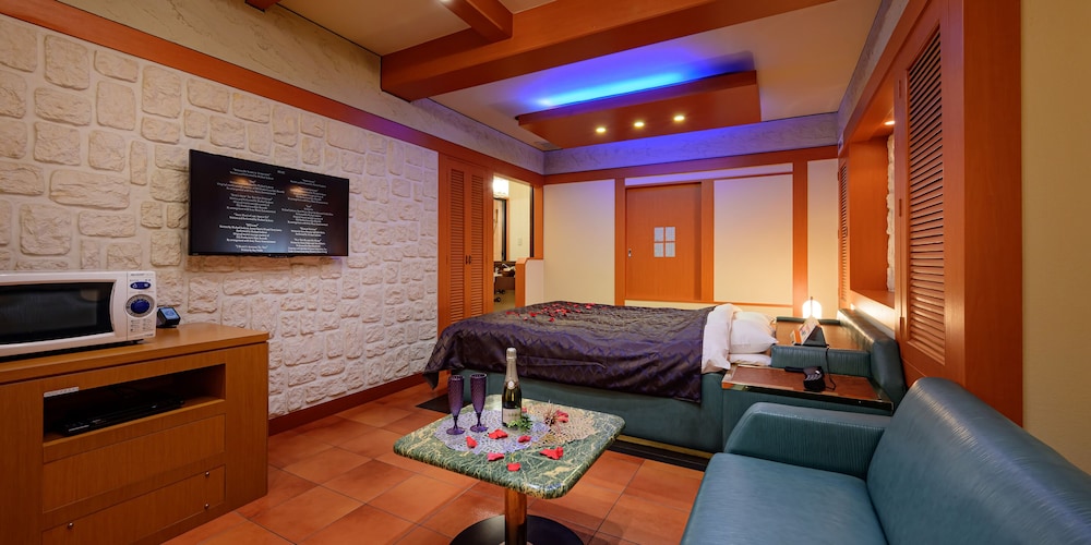 ダブルルーム バスタブ付き (アーリーチェックアウト11時) 喫煙可 客室2 | ホテルメトロ- 大人限定