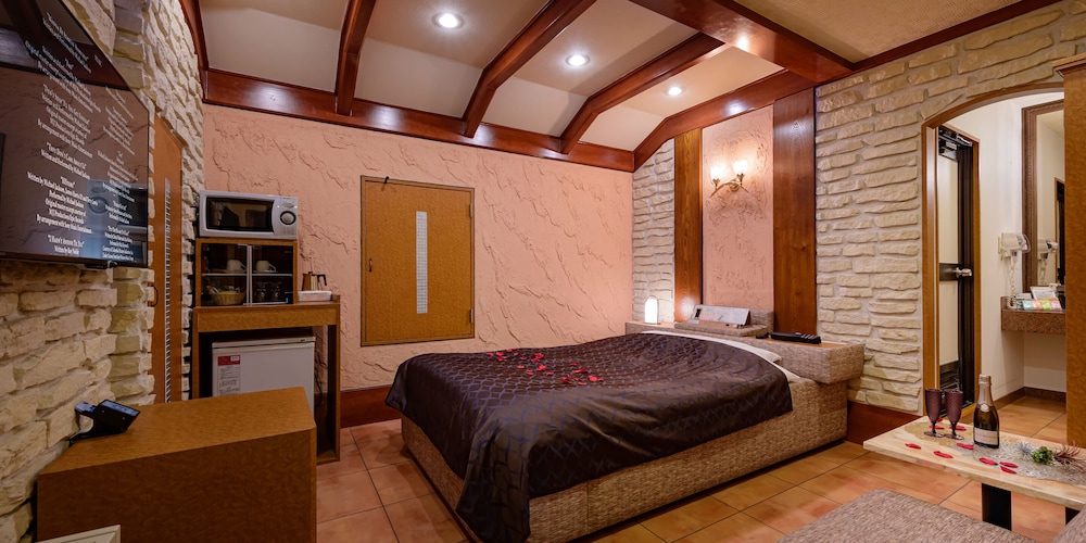 ダブルルーム バスタブ付き (アーリーチェックアウト11時) 喫煙可 客室5 | ホテルメトロ- 大人限定