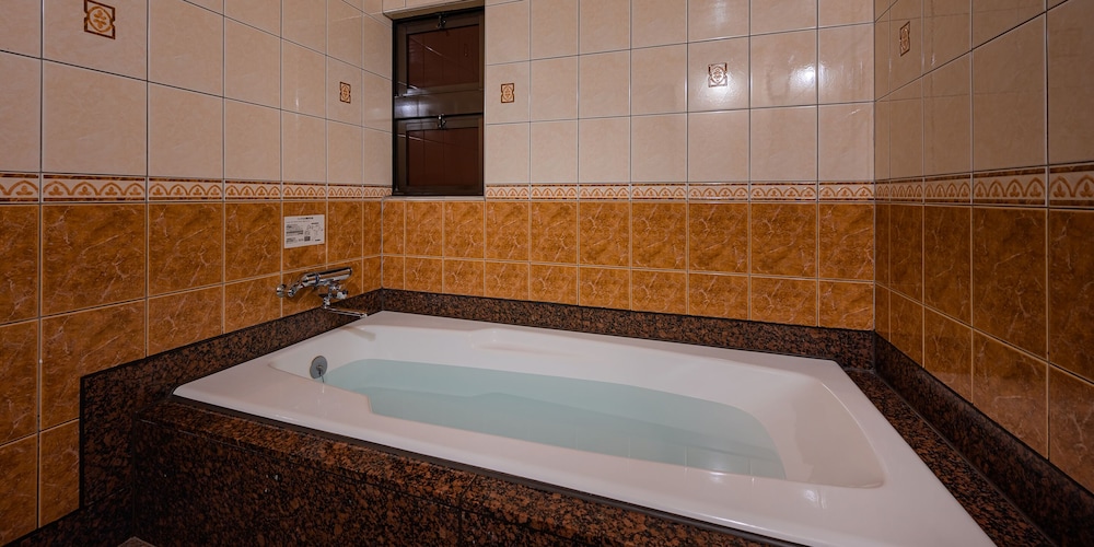 ダブルルーム バスタブ付き (アーリーチェックアウト11時) 喫煙可 バスルーム0 | ホテルメトロ- 大人限定