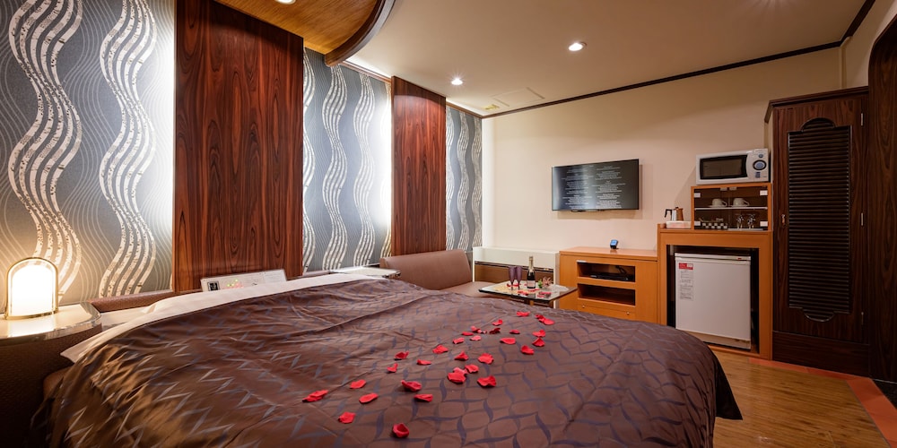 ダブルルーム バスタブ付き (アーリーチェックアウト11時) 禁煙 客室6 | ホテルメトロ- 大人限定