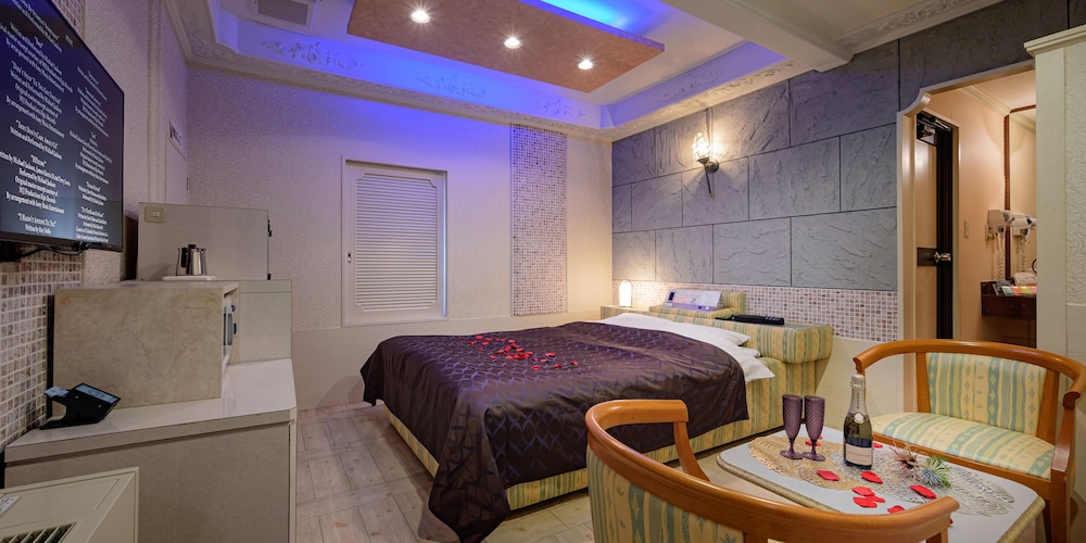 ダブルルーム バスタブ付き (アーリーチェックアウト11時) 禁煙 客室12 | ホテルメトロ- 大人限定