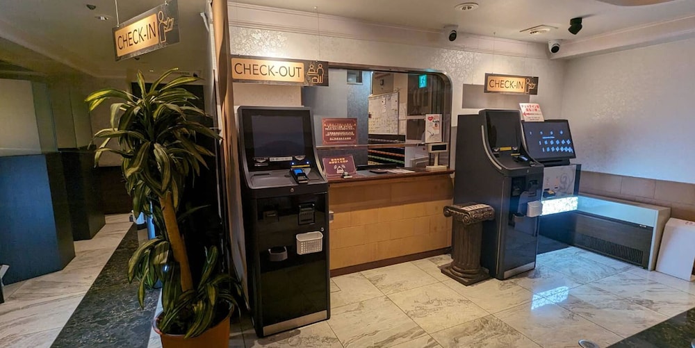 フロント1 | ホテルメトロ- 大人限定