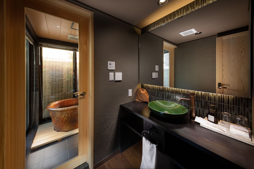 京町家一棟貸し バスルームのシンク2 | 奏 東寺南門