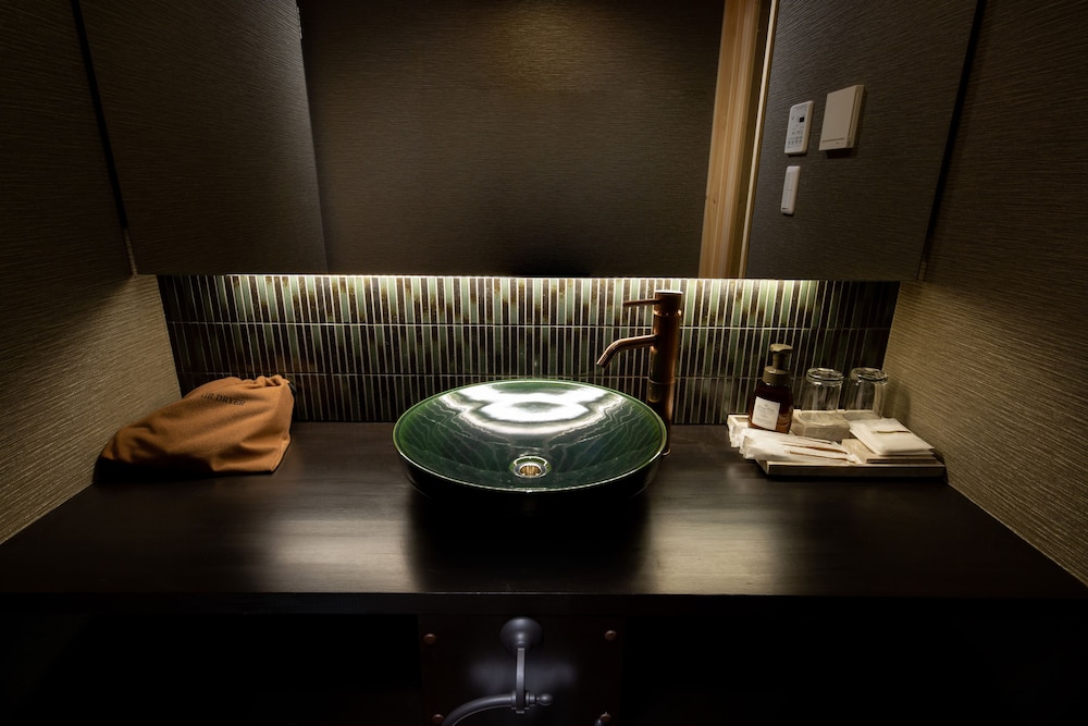 京町家一棟貸し バスルームのシンク3 | 奏 東寺南門