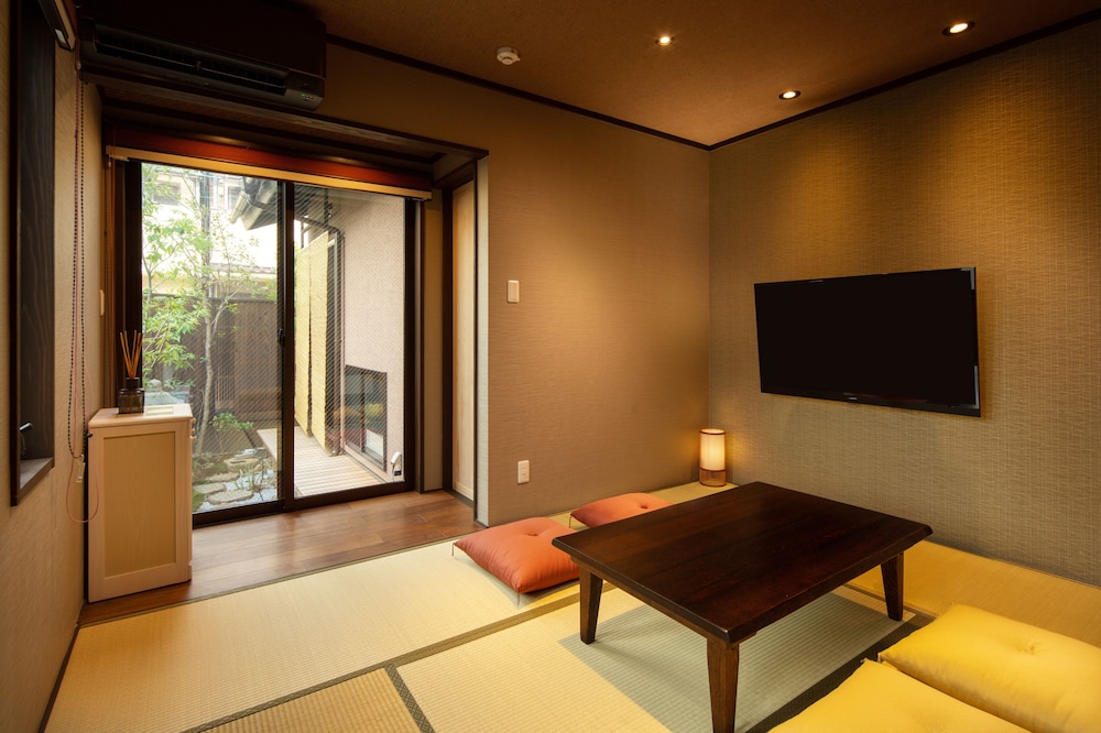 京町家一棟貸し リビング エリア0 | 奏 東寺南門