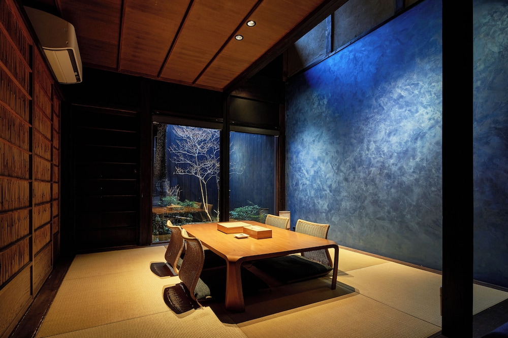 半露天風呂付き客室 リビング エリア1 | 宿ル KYOTO HANARE 壬ノ宿