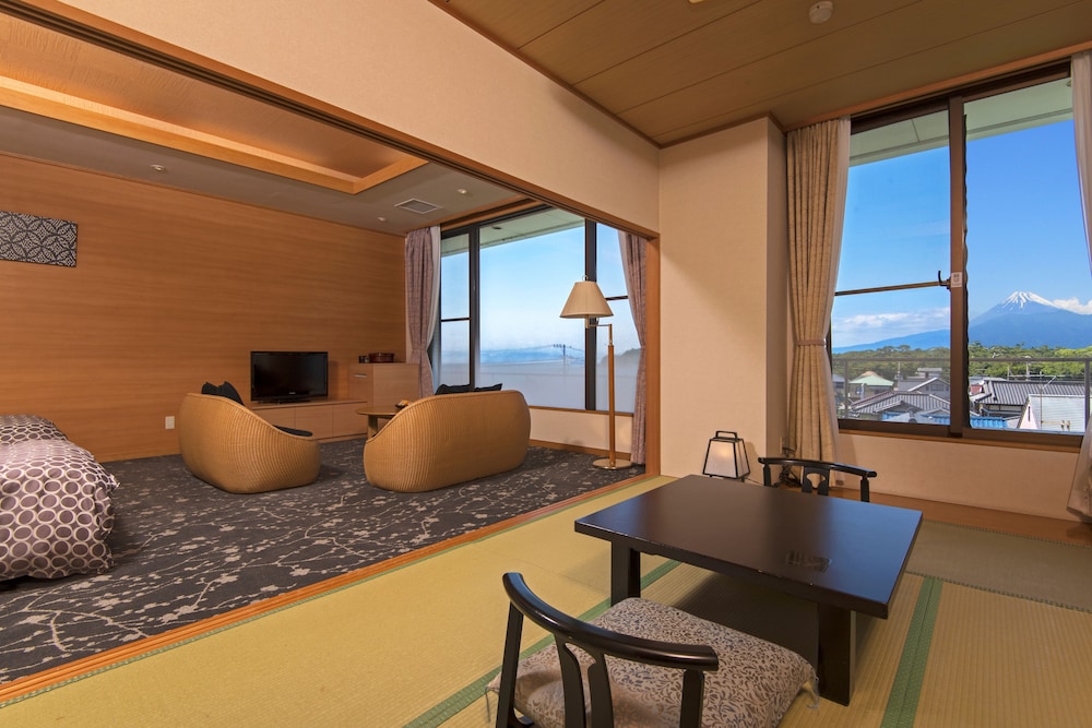 和洋室 富士山ビュー 客室2 | KKR沼津はまゆう（国家公務員共済組合連合会沼津保養所）