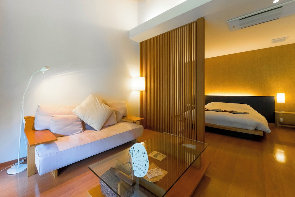 ハリウッドツイン, 麓花坊-ROKKABOU- [蕗の薹・堅香子・羊草] (半露天風呂付) | 山人 - yamado -