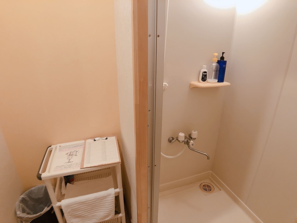 和室グループルーム バスルームのシャワー0 | PittINN