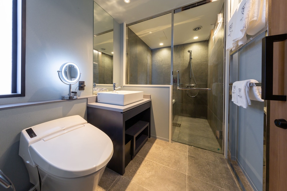 スーペリアダブル クイーンベッド1台　禁煙 客室3 | ザ ロイヤルパーク キャンバス 銀座 8