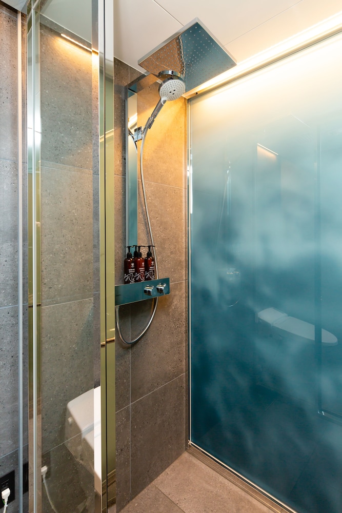 スタンダードダブル クイーンベッド1台 禁煙 客室1 | ザ ロイヤルパーク キャンバス 銀座 8