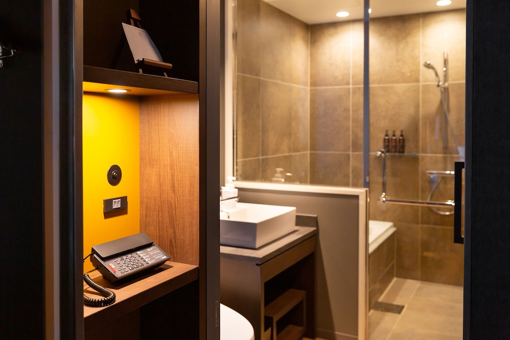 スーペリアダブル クイーンベッド1台　禁煙 バスルーム1 | ザ ロイヤルパーク キャンバス 銀座 8