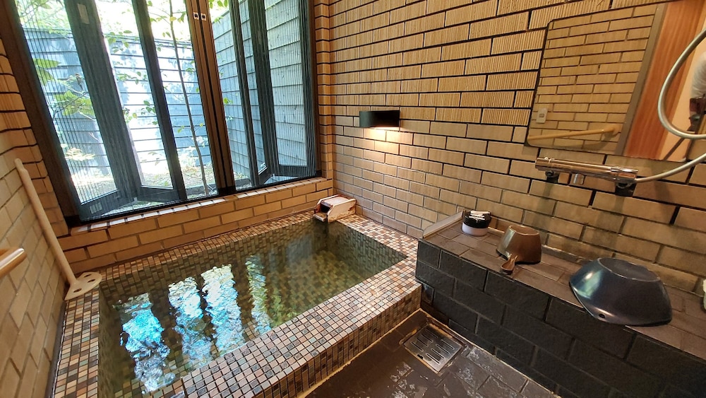 和室 Cタイプ (ほたる, ほし) 内湯付 客室1 | 四季の杜 紫尾庵