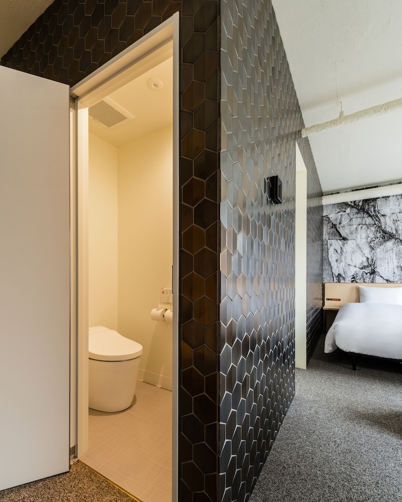 サウスウィング ツインルーム（30平米） バスルーム2 | ホテル アンテルーム 京都