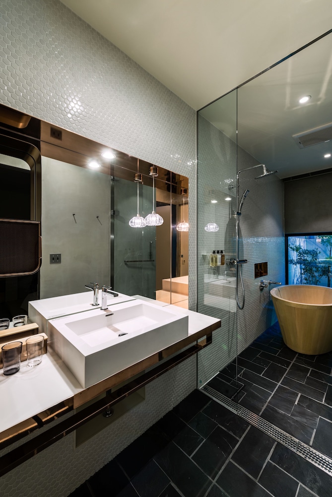 サウスウィング ガーデンビュー ツインルーム（30平米） バスルームのシンク0 | ホテル アンテルーム 京都