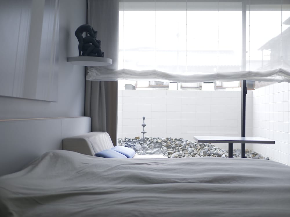 彫刻家 名和晃平コンセプトルーム ツインルーム (青森ヒバ風呂付き) 部屋からの景観0 | ホテル アンテルーム 京都