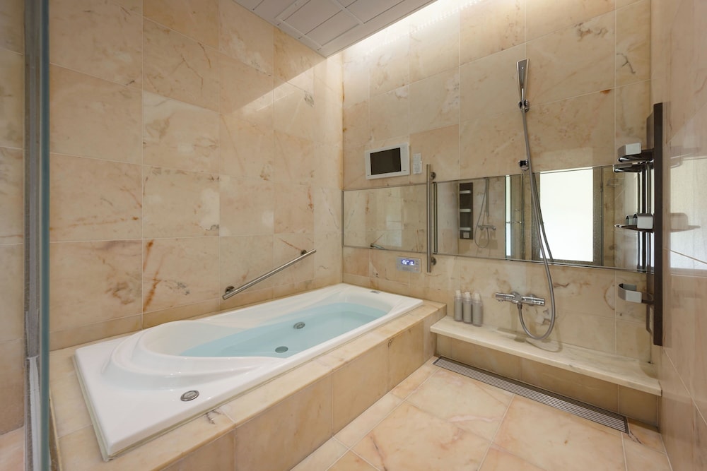 オーシャンガーデンスイート 1F/1LDK（テラス付)禁煙 バスルーム0 | THE UBUFURU ISHIGAKI