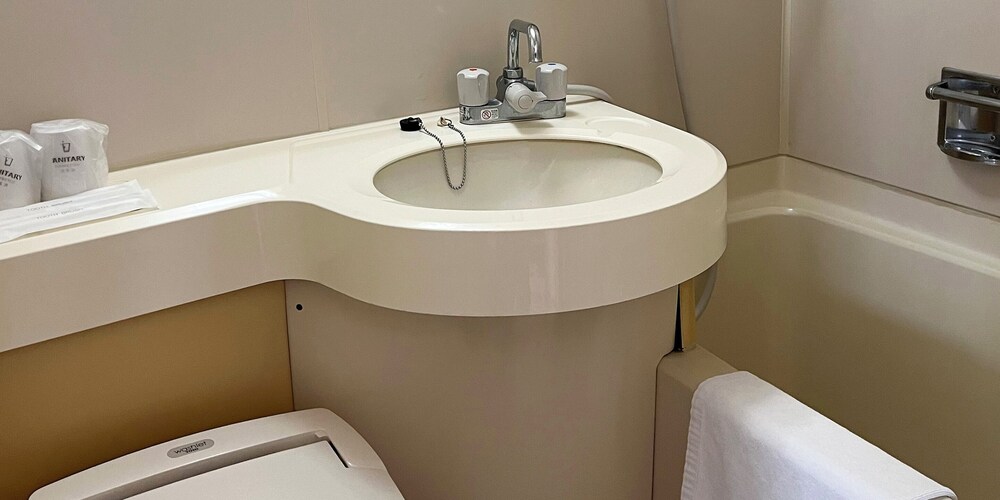 [禁煙] ツインルーム (ユニットバス付) バスルーム0 | ホテル山田荘