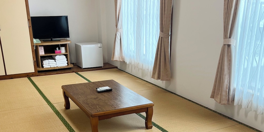 [喫煙可] 4名様まで可 和室10畳 (ユニットバス付) | ホテル山田荘