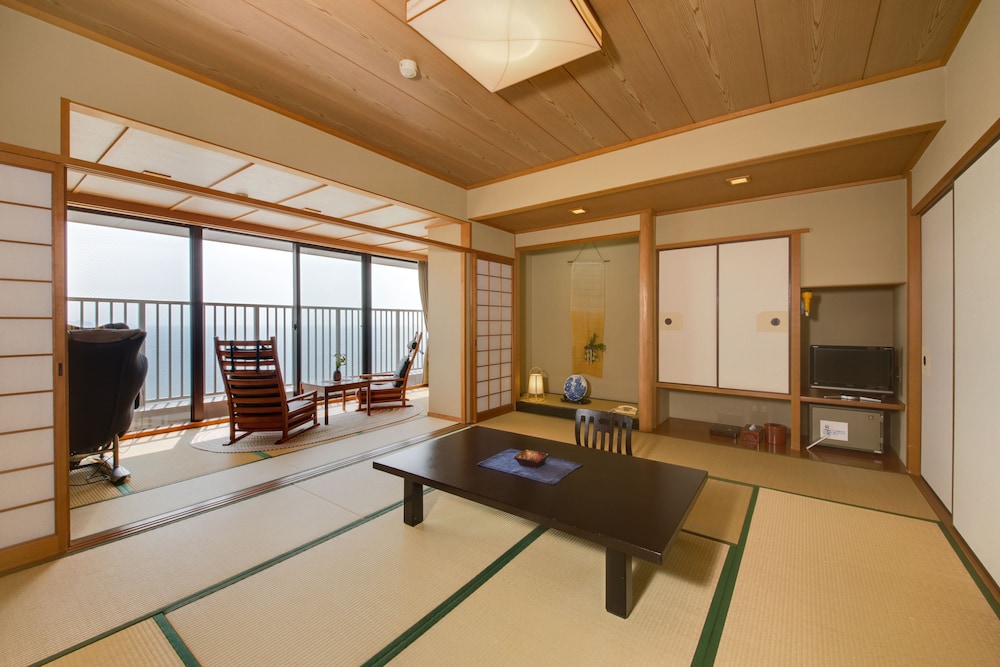和室 10畳 広縁付 禁煙 客室1 | 潮彩きらら 祥吉