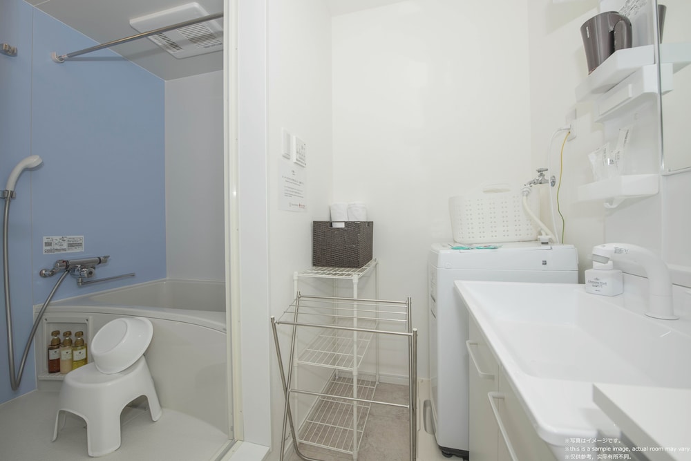 デラックス　4名部屋 バスルーム0 | パームスプリングス 宮古島 リゾート