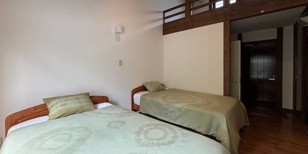 アートエコルーム（ツイン）禁煙 客室1 | めちぐすいの宿 Coco