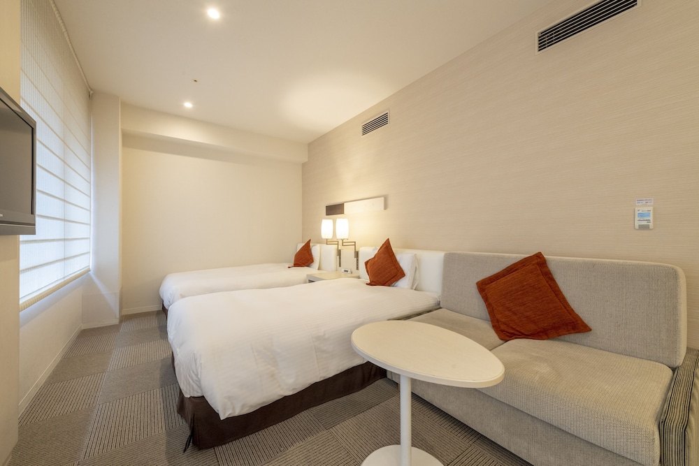 ユニバーサルルーム エキストラベッド付 禁煙 | ホテル京阪 東京四谷