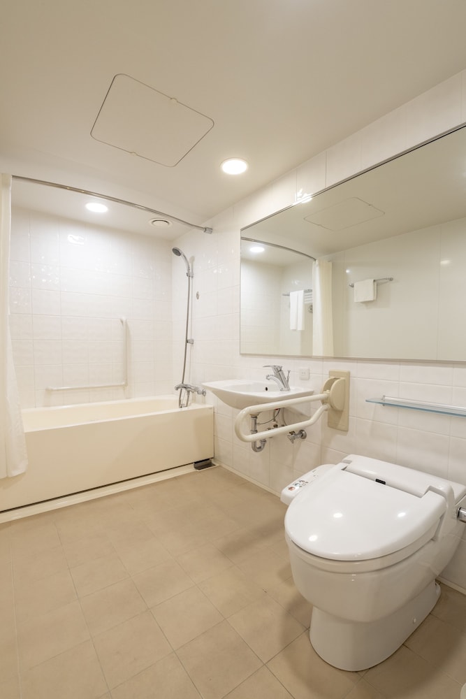 ユニバーサルルーム エキストラベッド付 禁煙 バスルーム0 | ホテル京阪 東京四谷