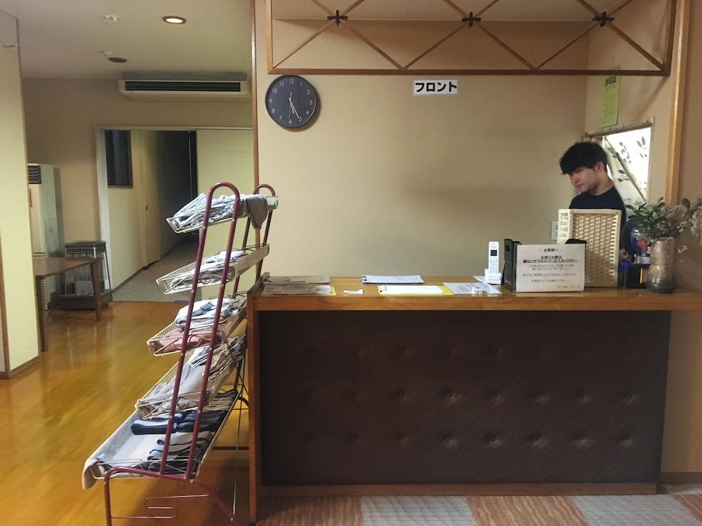 フロント1 | ホテル菊屋