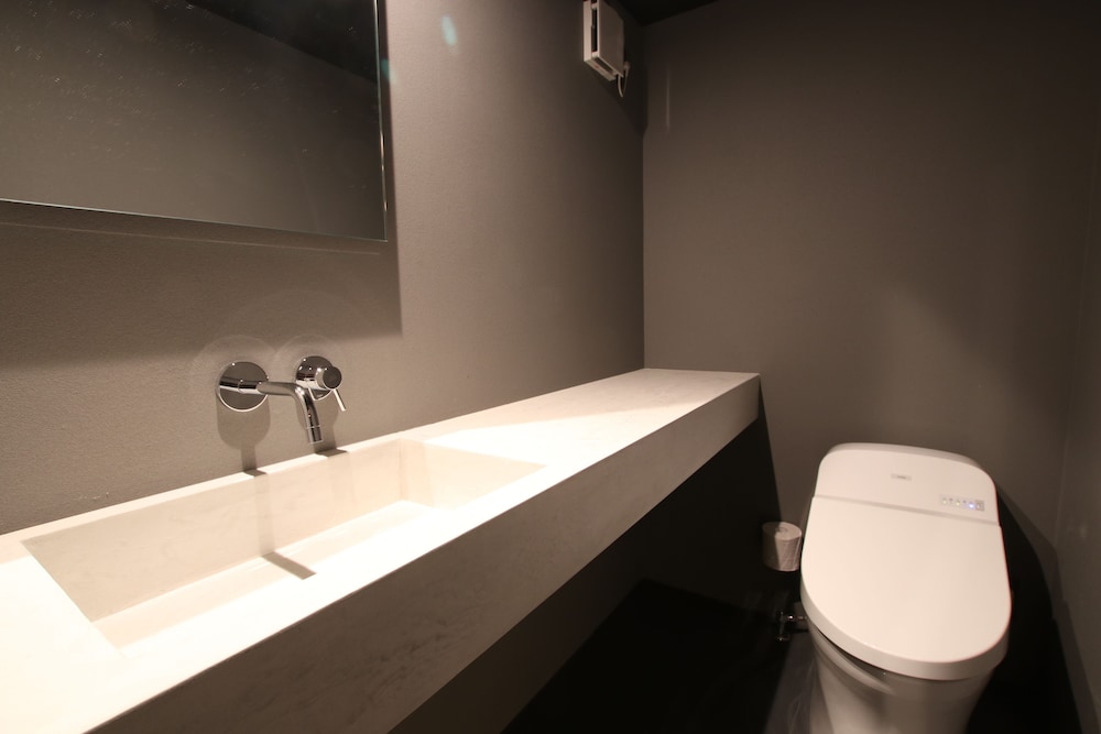 スタンダード ツイン(禁煙) バスルーム0 | SEKAI HOTEL Deep Osaka Experience - ホステル