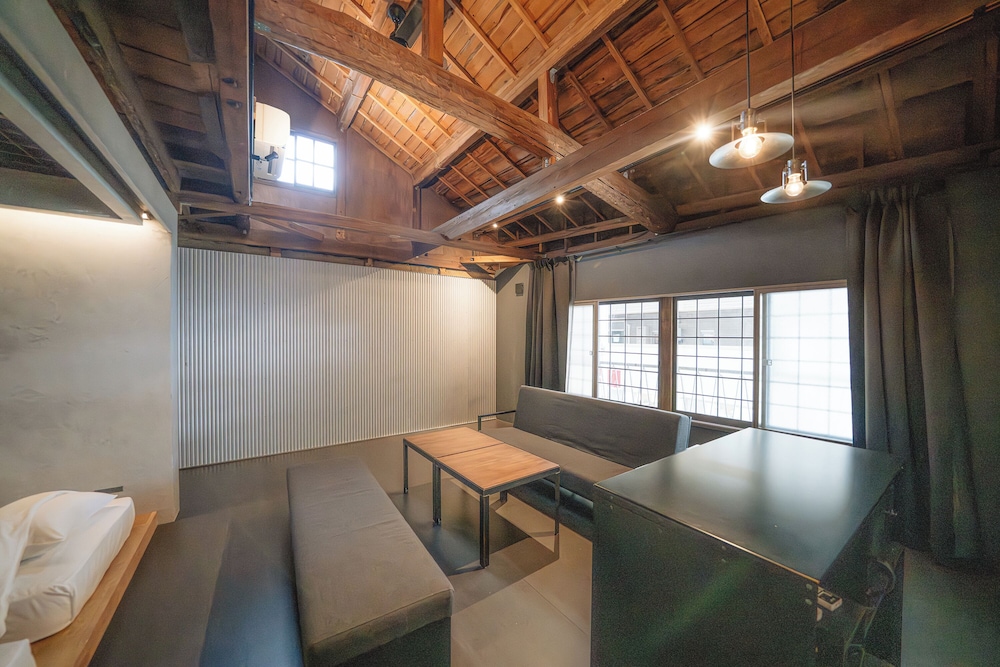 デラックス 6ベッド 商店街ビュー（旧川田和洋菓子店）(禁煙) 客室7 | SEKAI HOTEL Deep Osaka Experience - ホステル