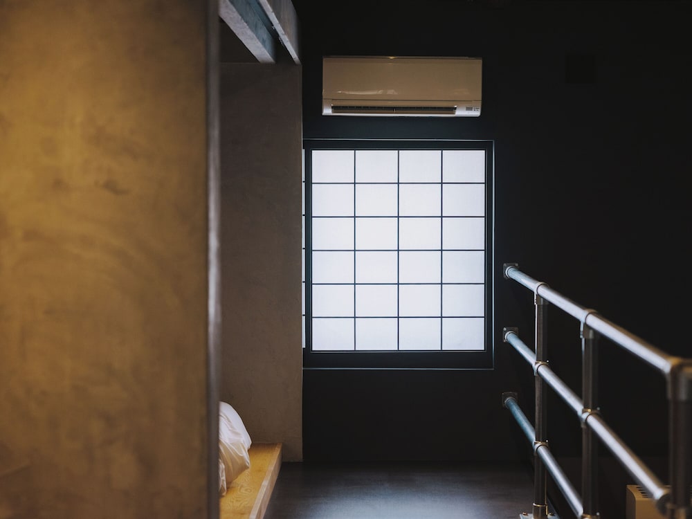 デラックス 6ベッド 商店街ビュー（旧川田和洋菓子店）(禁煙) 客室11 | SEKAI HOTEL Deep Osaka Experience - ホステル