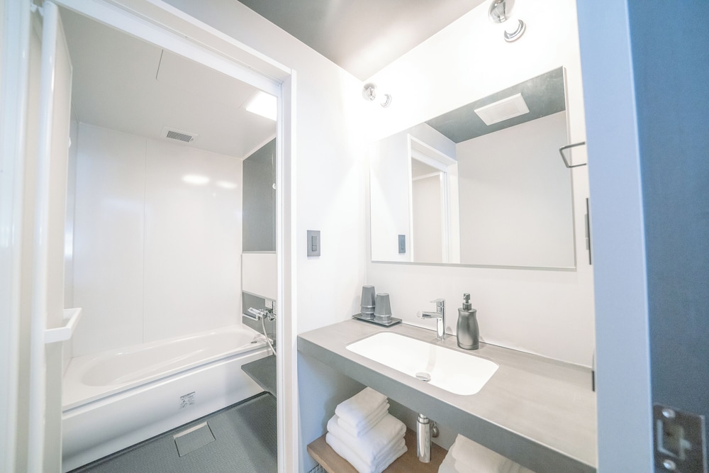 デラックス 6ベッド (禁煙) バスルーム0 | SEKAI HOTEL Deep Osaka Experience - ホステル