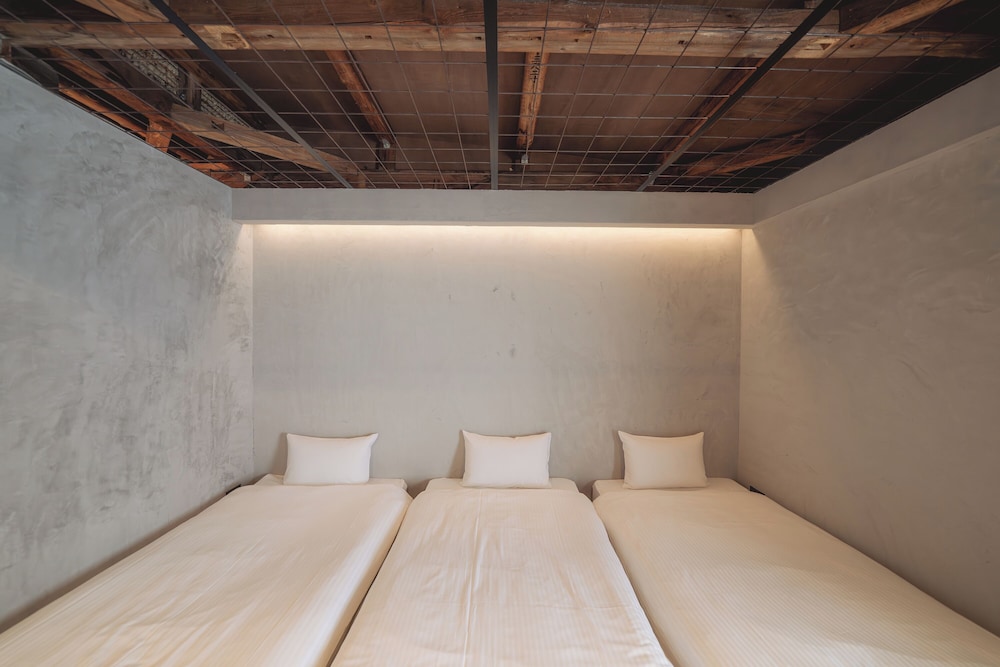 デラックス 6ベッド 商店街ビュー（旧川田和洋菓子店）(禁煙) 客室6 | SEKAI HOTEL Deep Osaka Experience - ホステル