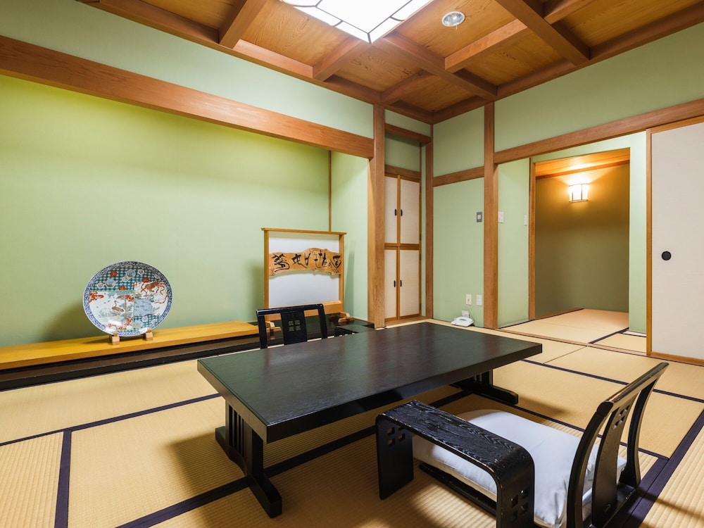 ロイヤル スイート 客室9 | ホテル城ヶ倉