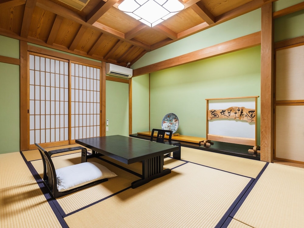 ロイヤル スイート 客室8 | ホテル城ヶ倉