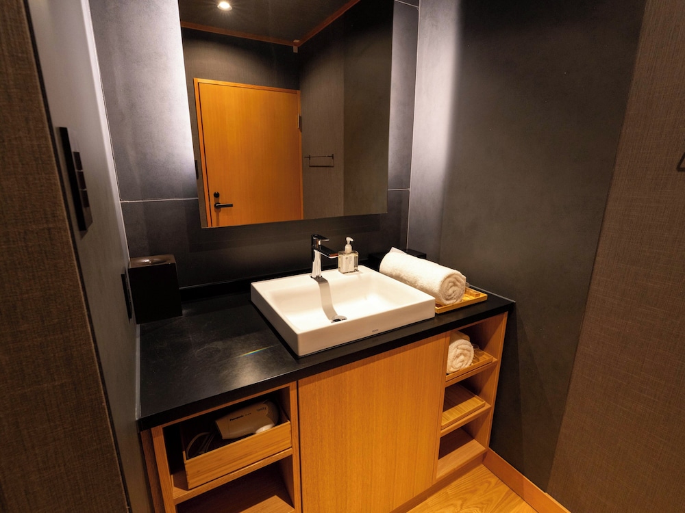 花見の間  専用トイレ/シャワールーム付 客室3 | 宿坊 善光寺