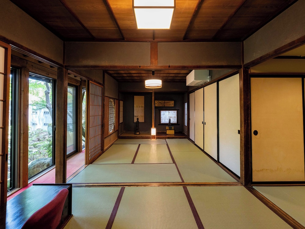 花見の間  専用トイレ/シャワールーム付 客室7 | 宿坊 善光寺