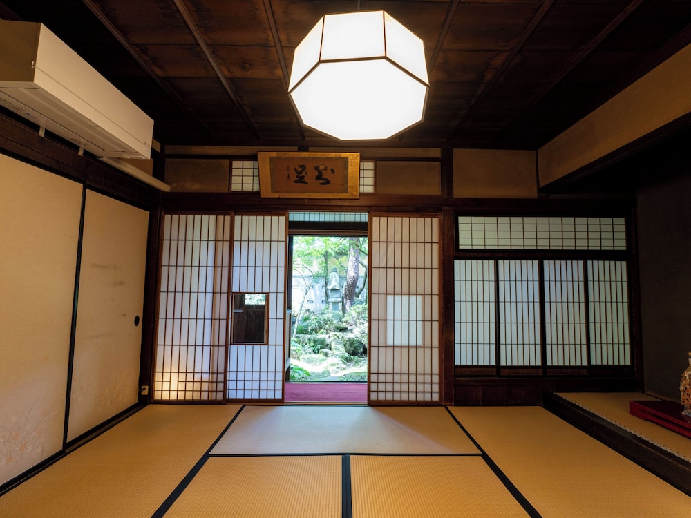 雪見の間 専用トイレ/シャワー付 客室4 | 宿坊 善光寺