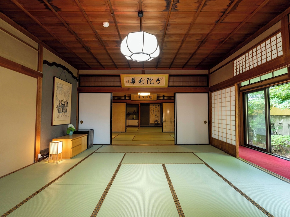 風見の間 専用トイレ/シャワー付 客室8 | 宿坊 善光寺