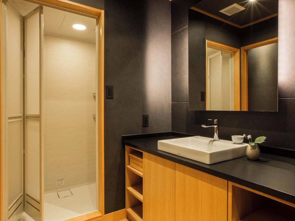 花見の間  専用トイレ/シャワールーム付 客室2 | 宿坊 善光寺